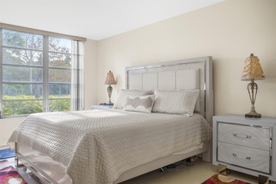 COME SEE THIS BEAUTY: HIGHLY SOUGHT AFTERSPLIT BEDROOM PLAN on Palm-Aire Country Club and Resort - The Oaks in Florida - for sale on GolfHomes.com, golf home, golf lot