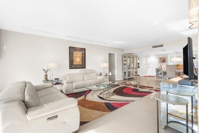 COME SEE THIS BEAUTY: HIGHLY SOUGHT AFTERSPLIT BEDROOM PLAN on Palm-Aire Country Club and Resort - The Oaks in Florida - for sale on GolfHomes.com, golf home, golf lot