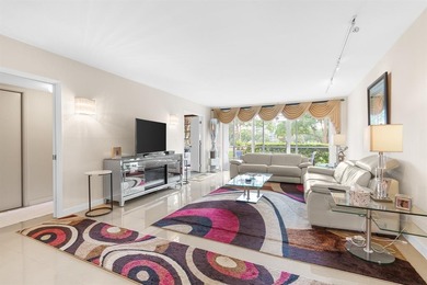 COME SEE THIS BEAUTY: HIGHLY SOUGHT AFTERSPLIT BEDROOM PLAN on Palm-Aire Country Club and Resort - The Oaks in Florida - for sale on GolfHomes.com, golf home, golf lot