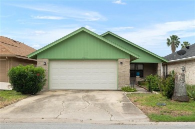 Welcome to this cozy and well-maintained 2-bedroom, 2-bathroom on Tierra Del Sol in Texas - for sale on GolfHomes.com, golf home, golf lot
