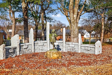 Welcome to 136 Wetherburn, a beautiful four-bedroom, 2.5-bath on Danville Country Club in Kentucky - for sale on GolfHomes.com, golf home, golf lot