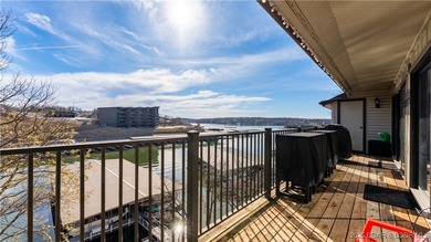 101 Circle Edge #20-3A in Lake Ozark offers a light-filled on Seasons Ridge At Four Seasons in Missouri - for sale on GolfHomes.com, golf home, golf lot