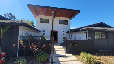 Beautifully remodeled single story home next to the Rogue Valley on Rogue Valley Country Club in Oregon - for sale on GolfHomes.com, golf home, golf lot