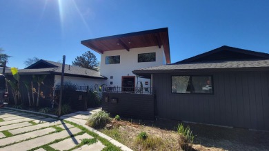 Beautifully remodeled single story home next to the Rogue Valley on Rogue Valley Country Club in Oregon - for sale on GolfHomes.com, golf home, golf lot