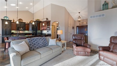 Flat driveway, Flat yard, Vaulted Ceilings and Main Level Living on Osage National Golf Club in Missouri - for sale on GolfHomes.com, golf home, golf lot