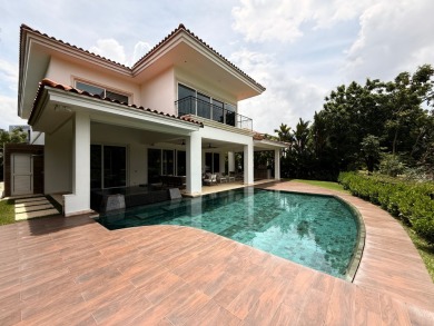 Luxury Home for Sale in Santa Maria - Fairway Estates
Welcome to on  in  - for sale on GolfHomes.com, golf home, golf lot