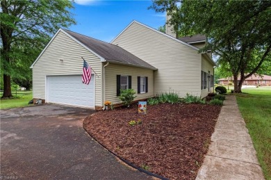 Welcome to this beautifully maintained home nestled in the on Lake Louise Golf Club in North Carolina - for sale on GolfHomes.com, golf home, golf lot