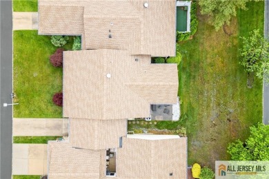 Welcome to this awesome buy in Clearbrook! Enjoy easy living in on Clearbrook Golf Club in New Jersey - for sale on GolfHomes.com, golf home, golf lot