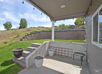 Beautifully maintained one level below the first hole of the on Lewiston Golf and Country Club in Idaho - for sale on GolfHomes.com, golf home, golf lot