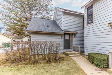 Beautiful HeatherRidge 2 bedroom 2 bath townhome overlooks pond on Heather Ridge Golf Club in Illinois - for sale on GolfHomes.com, golf home, golf lot