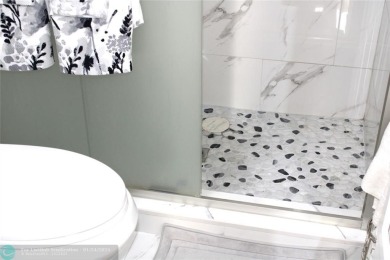 LARGE 2 BEDROOM, 2 BATHROOM UNIT. FEATURES SCREENED BALCONY on Inverrary Country Club in Florida - for sale on GolfHomes.com, golf home, golf lot