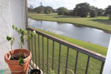 LARGE 2 BEDROOM, 2 BATHROOM UNIT. FEATURES SCREENED BALCONY on Inverrary Country Club in Florida - for sale on GolfHomes.com, golf home, golf lot