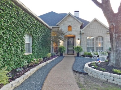 Elegant Living on an Oversized Corner Lot Beneath a Canopy of on Oakmont Country Club in Texas - for sale on GolfHomes.com, golf home, golf lot