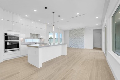 Beautiful 3 bed/3 bath one story courtyard home on an end lot - on Providence Golf Club in Florida - for sale on GolfHomes.com, golf home, golf lot