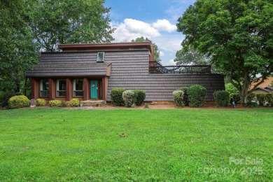 Beautiful 3BR, 3.5BA home with over 4,000 sq ft of living and on Corbin Hills Golf Club in North Carolina - for sale on GolfHomes.com, golf home, golf lot