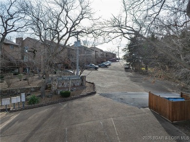 $5,000 SELLERS CONCESSIONS OFFERED PLUS A ONE YEAR HOME WARRANTY on Lake Valley Country Club in Missouri - for sale on GolfHomes.com, golf home, golf lot