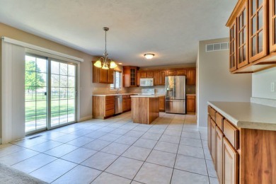 Beautifully maintained home in Urbana's desirable Stone Creek on Stone Creek Golf Club in Illinois - for sale on GolfHomes.com, golf home, golf lot