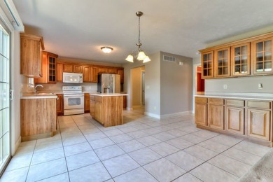 Beautifully maintained home in Urbana's desirable Stone Creek on Stone Creek Golf Club in Illinois - for sale on GolfHomes.com, golf home, golf lot