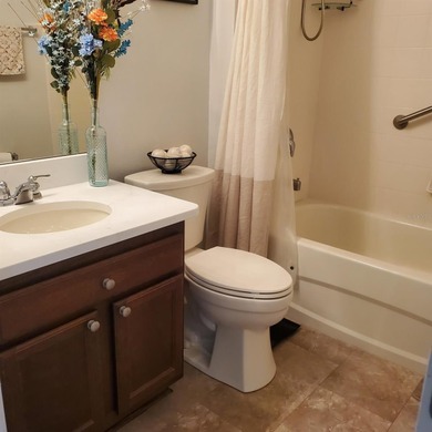 This 2 bedroom, 2 bath concrete block & stucco villa with on Arlington Ridge Golf Club in Florida - for sale on GolfHomes.com, golf home, golf lot