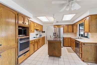 Lovely 3-bedroom, 2-bath home is perfectly positioned on a on Yaupon Golf Course Lakeway in Texas - for sale on GolfHomes.com, golf home, golf lot