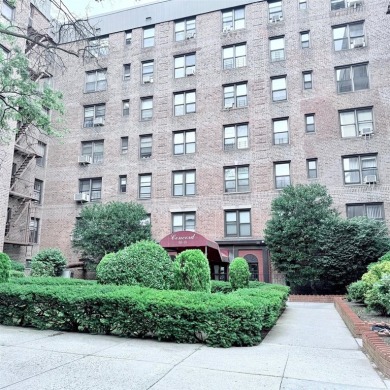 Welcome to specious One Bedroom co-op apartment nested in the on Forest Park Golf Course in New York - for sale on GolfHomes.com, golf home, golf lot