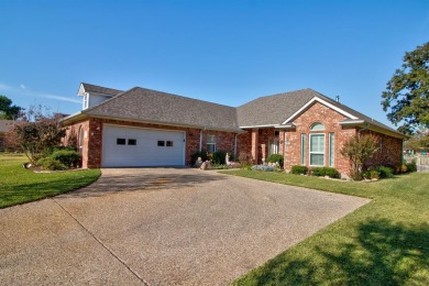 This updated, well-maintained, golf course home has an open on Lake Kiowa Golf Course in Texas - for sale on GolfHomes.com, golf home, golf lot