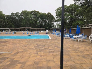 Well cared for 2 bedroom condo located on a quiet court in the on Leisure Village Golf Course in New York - for sale on GolfHomes.com, golf home, golf lot