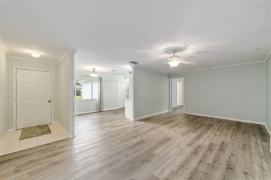 Don't miss this Rare to come by Oak Model- 2 Bedrooms 2 Bath's - on Eagle Ridge At Spruce Creek Country Club in Florida - for sale on GolfHomes.com, golf home, golf lot