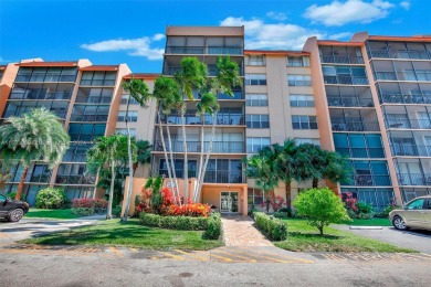 BEAUTIFUL 2/2 CONDO   - ENCLOSED AND SCREENED BALCONY WITH VIEW on Inverrary Country Club in Florida - for sale on GolfHomes.com, golf home, golf lot