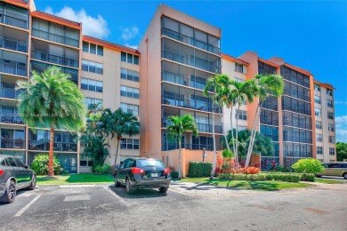 BEAUTIFUL 2/2 CONDO   - ENCLOSED AND SCREENED BALCONY WITH VIEW on Inverrary Country Club in Florida - for sale on GolfHomes.com, golf home, golf lot