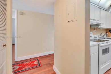 BEAUTIFUL 2/2 CONDO   - ENCLOSED AND SCREENED BALCONY WITH VIEW on Inverrary Country Club in Florida - for sale on GolfHomes.com, golf home, golf lot