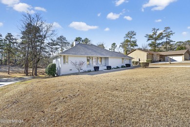 Beautiful all-brick home on the 2nd fairway! This 3-bedroom on Canongate At Healy Point Country Club in Georgia - for sale on GolfHomes.com, golf home, golf lot