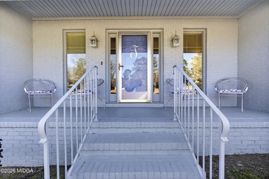Beautiful all-brick home on the 2nd fairway! This 3-bedroom on Canongate At Healy Point Country Club in Georgia - for sale on GolfHomes.com, golf home, golf lot