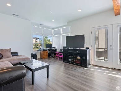 The Rooftops at 78 Hundred is a refreshingly modern take on the on Murray Parkway Golf Course in Utah - for sale on GolfHomes.com, golf home, golf lot