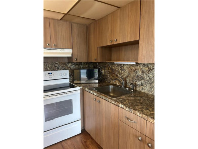 Welcome to 1811 Bedford Lane, Unit 162, a delightful 1-bedroom on Kings Point Executive Golf Course in Florida - for sale on GolfHomes.com, golf home, golf lot