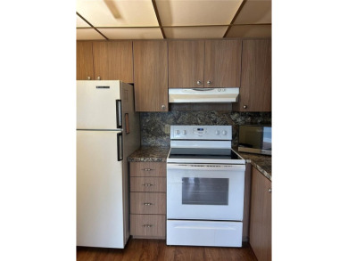 Welcome to 1811 Bedford Lane, Unit 162, a delightful 1-bedroom on Kings Point Executive Golf Course in Florida - for sale on GolfHomes.com, golf home, golf lot