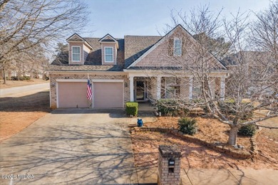 Beautifully maintained 3 Bedroom, 2 Bath home located in the on Barrington Hall Golf Course in Georgia - for sale on GolfHomes.com, golf home, golf lot