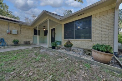 Welcome home to this beautifully maintained 2-bedroom on Hide-A-Way Lake Golf Course in Texas - for sale on GolfHomes.com, golf home, golf lot