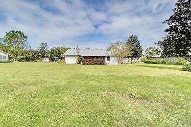 Welcome to this lovely, bright and updated 3 bedroom 2 bath 2 on Citrus Hills Golf Club in Florida - for sale on GolfHomes.com, golf home, golf lot