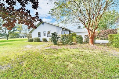 Welcome to this lovely, bright and updated 3 bedroom 2 bath 2 on Citrus Hills Golf Club in Florida - for sale on GolfHomes.com, golf home, golf lot