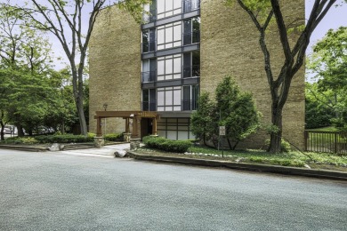 Welcome to this fabulous first-floor end-unit condo-Four Lakes' on River Bend Golf Club in Illinois - for sale on GolfHomes.com, golf home, golf lot
