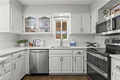 Don't miss out on this 2 Bedroom, 2 Full Bath AND 2 CAR GARAGE on Minor Park Golf Course in Missouri - for sale on GolfHomes.com, golf home, golf lot