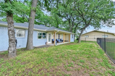 Discover your dream home on the #1 hole of Lake Kiowa's premier on Lake Kiowa Golf Course in Texas - for sale on GolfHomes.com, golf home, golf lot