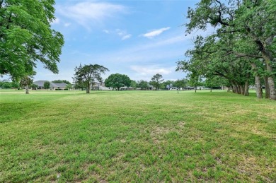 Discover your dream home on the #1 hole of Lake Kiowa's premier on Lake Kiowa Golf Course in Texas - for sale on GolfHomes.com, golf home, golf lot