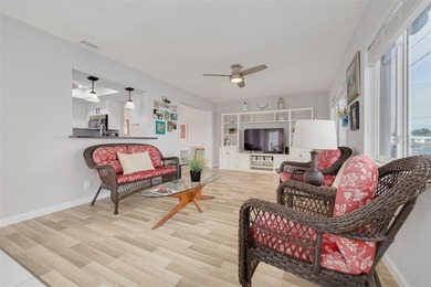 WATERFRONT LIVING IN STYLE... ENJOY YOUR NEW HOME IN THIS ACTIVE on Mainlands Golf Club in Florida - for sale on GolfHomes.com, golf home, golf lot