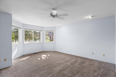 This beautifully maintained single-level home is tucked away on on Oak Knoll Golf Course in Oregon - for sale on GolfHomes.com, golf home, golf lot