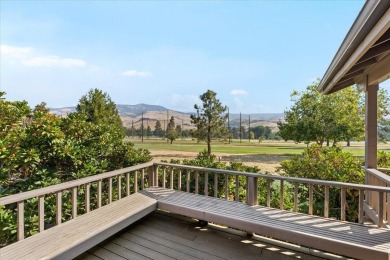 This beautifully maintained single-level home is tucked away on on Oak Knoll Golf Course in Oregon - for sale on GolfHomes.com, golf home, golf lot