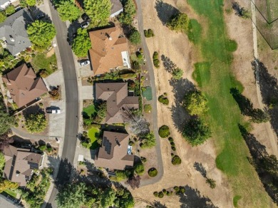 This beautifully maintained single-level home is tucked away on on Oak Knoll Golf Course in Oregon - for sale on GolfHomes.com, golf home, golf lot