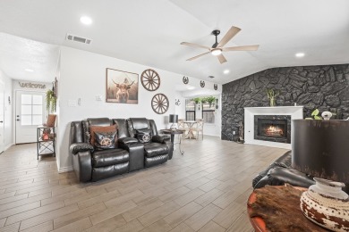 TALK ABOUT ADORABLE, THIS 3 BEDROOM/2 BATH/ 2 CAR GARAGE ON A on Hogan Park Golf Course in Texas - for sale on GolfHomes.com, golf home, golf lot