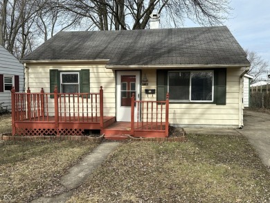 Cute 2-bedroom bungalow in Meadowbrook! Many updates completed on Meadowbrook Golf Course in Indiana - for sale on GolfHomes.com, golf home, golf lot